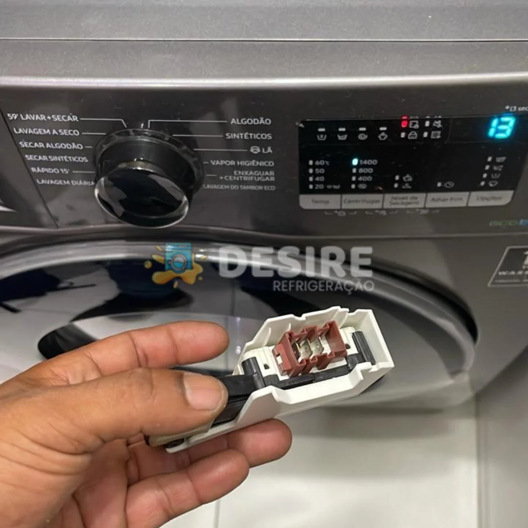 Trava da porta de lava e seca com defeito